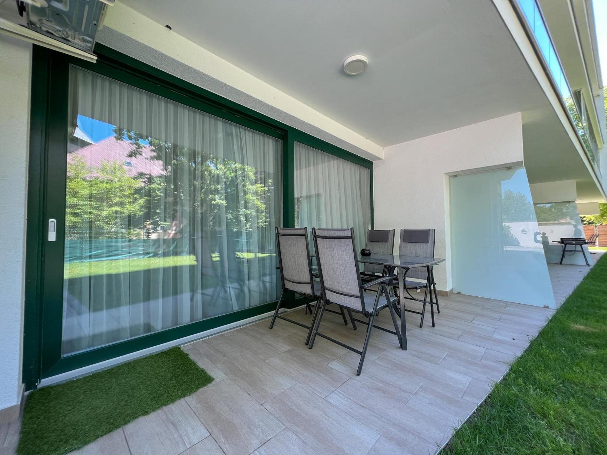 Villa Bauhaus Wellness Apartman Fsz. 1 Siófok Eksteriør bilde