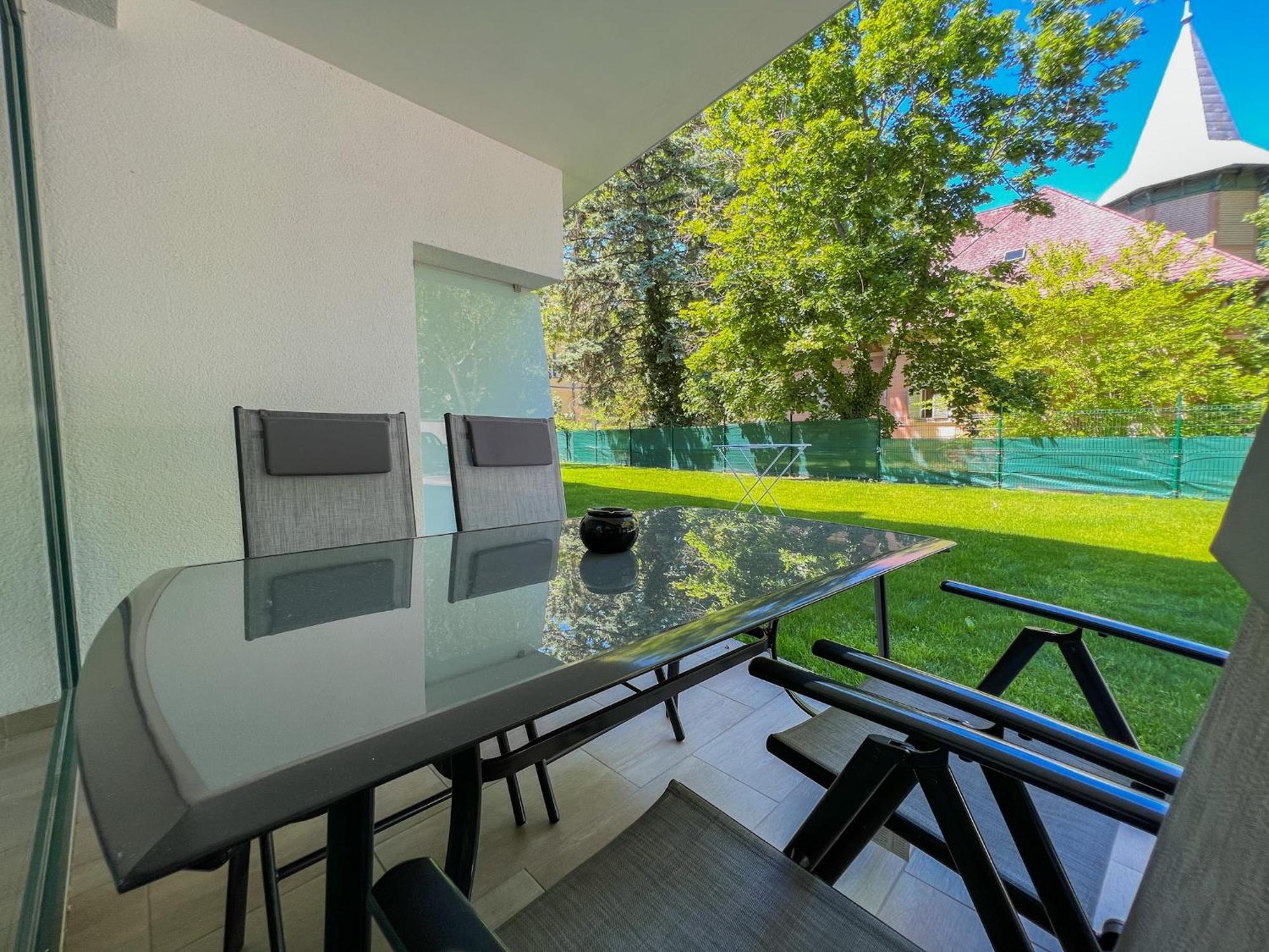 Villa Bauhaus Wellness Apartman Fsz. 1 Siófok Eksteriør bilde